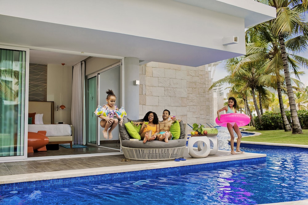 Nickelodeon Hotels & Resorts Punta Cana, Gourmet All Inclusive by Karisma — Swimming pool in Uvero Alto, La Altagracia