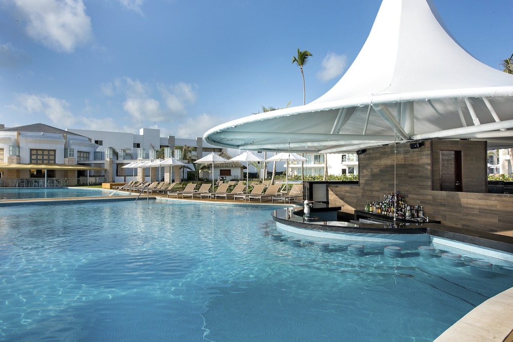 Nickelodeon Hotels & Resorts Punta Cana, Gourmet All Inclusive by Karisma — Swimming pool in Uvero Alto, La Altagracia