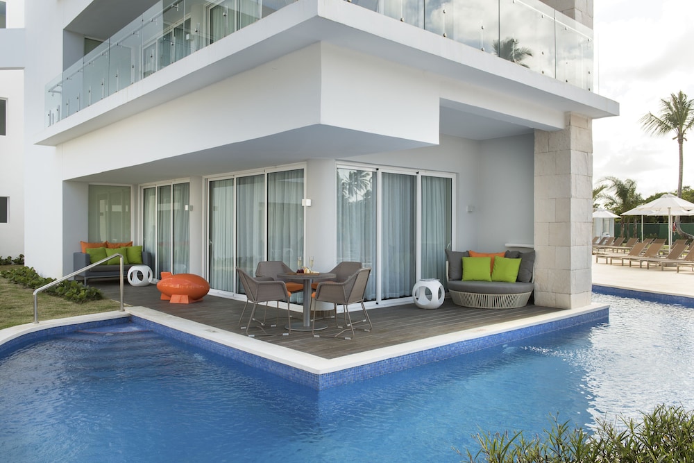 Nickelodeon Hotels & Resorts Punta Cana, Gourmet All Inclusive by Karisma — Swimming pool in Uvero Alto, La Altagracia