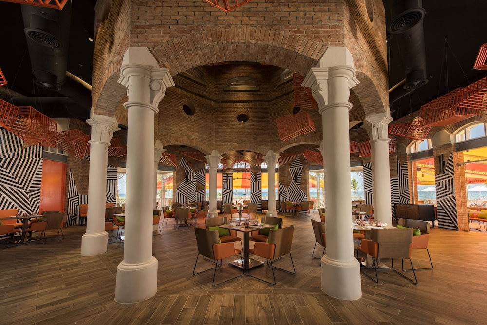 Nickelodeon Hotels & Resorts Punta Cana, Gourmet All Inclusive by Karisma — Restaurant & bars in Uvero Alto, La Altagracia