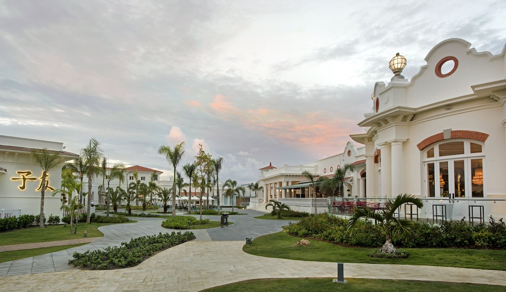 Nickelodeon Hotels & Resorts Punta Cana, Gourmet All Inclusive by Karisma — Hotel building in Uvero Alto, La Altagracia