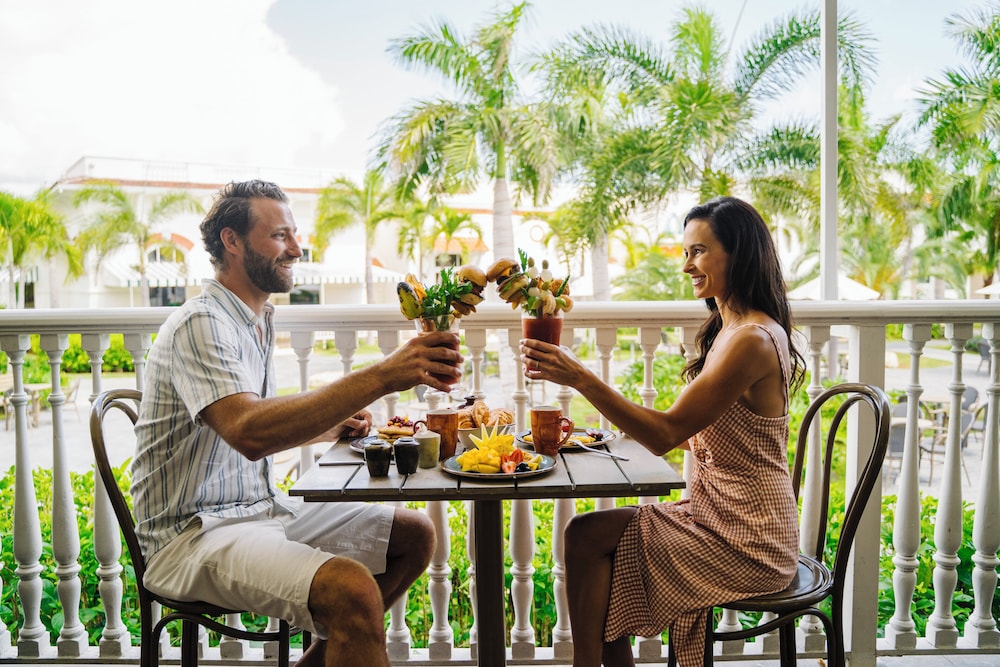 Nickelodeon Hotels & Resorts Punta Cana, Gourmet All Inclusive by Karisma — Restaurant & bars in Uvero Alto, La Altagracia