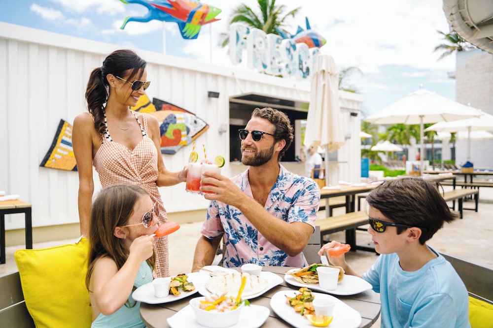 Nickelodeon Hotels & Resorts Punta Cana, Gourmet All Inclusive by Karisma — Restaurant & bars in Uvero Alto, La Altagracia
