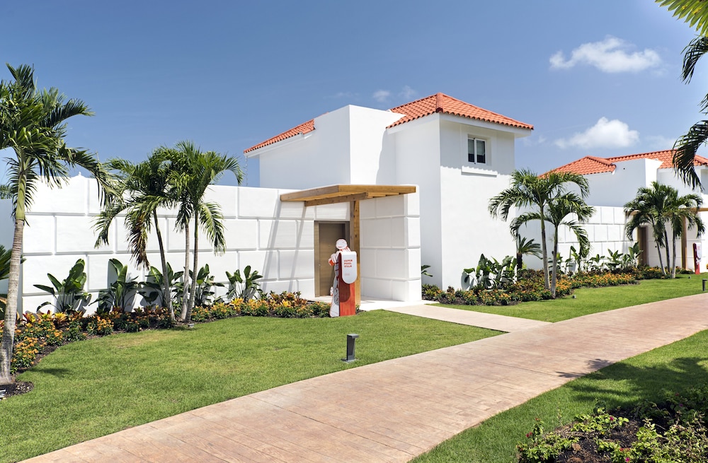 Nickelodeon Hotels & Resorts Punta Cana, Gourmet All Inclusive by Karisma — Hotel building in Uvero Alto, La Altagracia