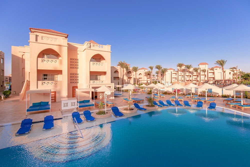 Pickalbatros Aqua Blu Resort - Hurghada — Swimming pool in Hurghada, Red Sea