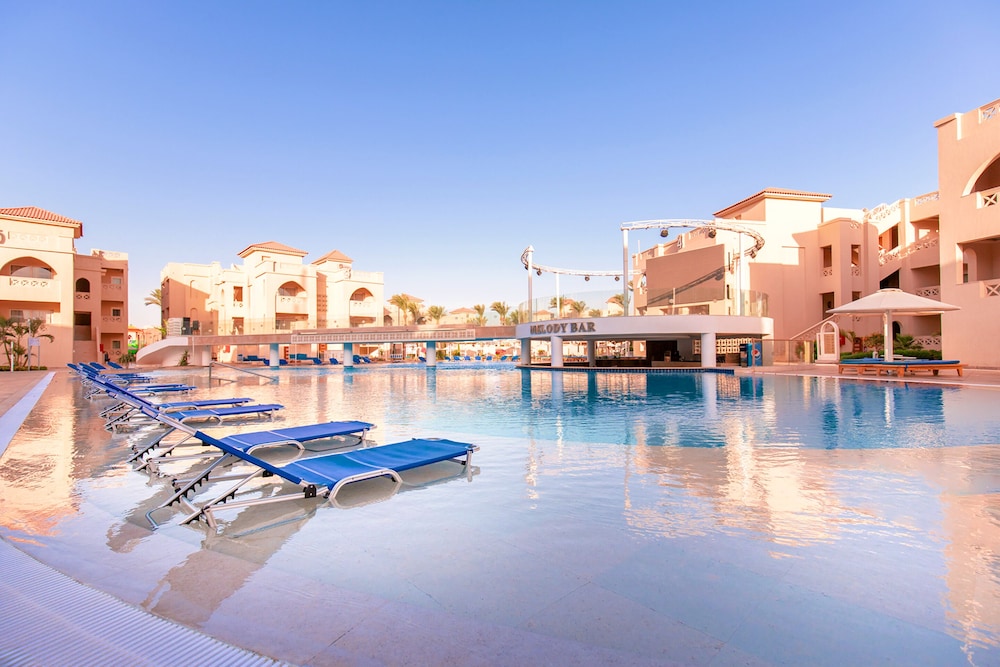 Pickalbatros Aqua Blu Resort - Hurghada — Swimming pool in Hurghada, Red Sea