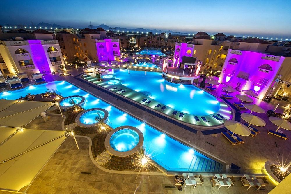 Pickalbatros Aqua Blu Resort - Hurghada — Swimming pool in Hurghada, Red Sea
