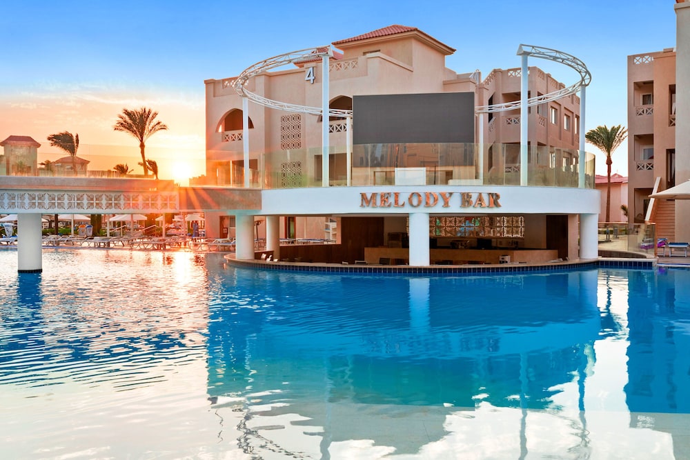 Pickalbatros Aqua Blu Resort - Hurghada — Swimming pool in Hurghada, Red Sea
