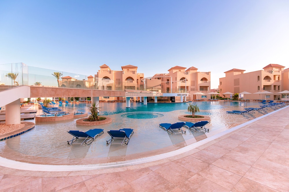 Pickalbatros Aqua Blu Resort - Hurghada — Swimming pool in Hurghada, Red Sea
