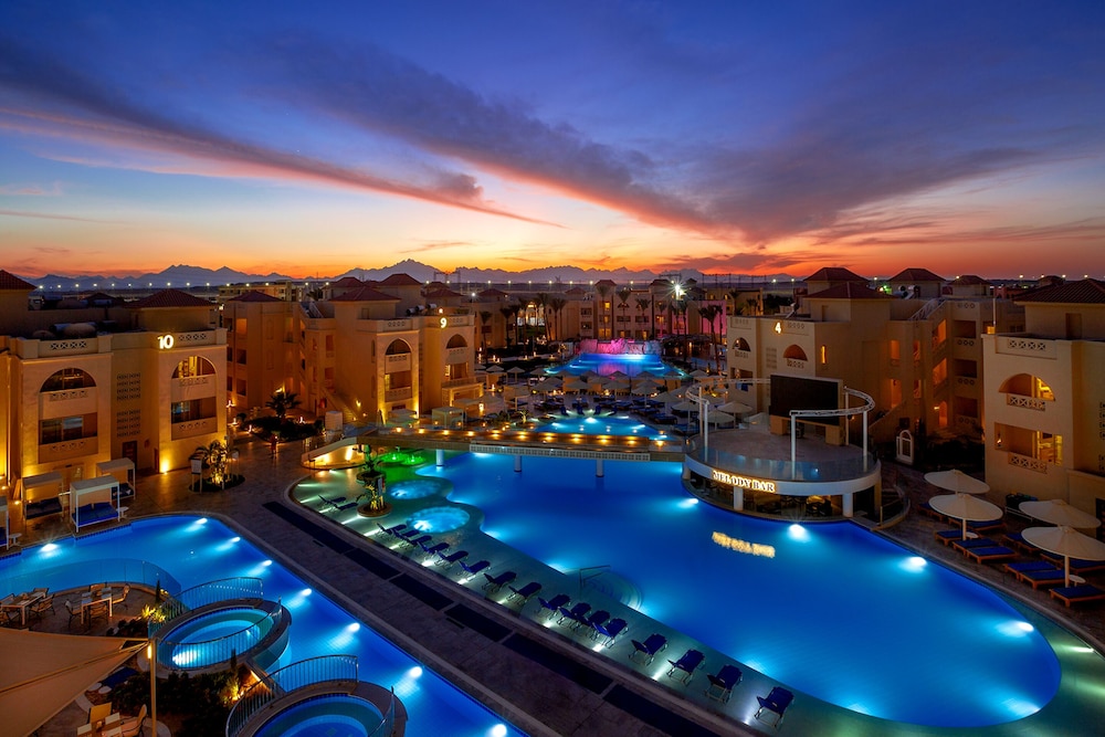 Pickalbatros Aqua Blu Resort - Hurghada — Swimming pool in Hurghada, Red Sea