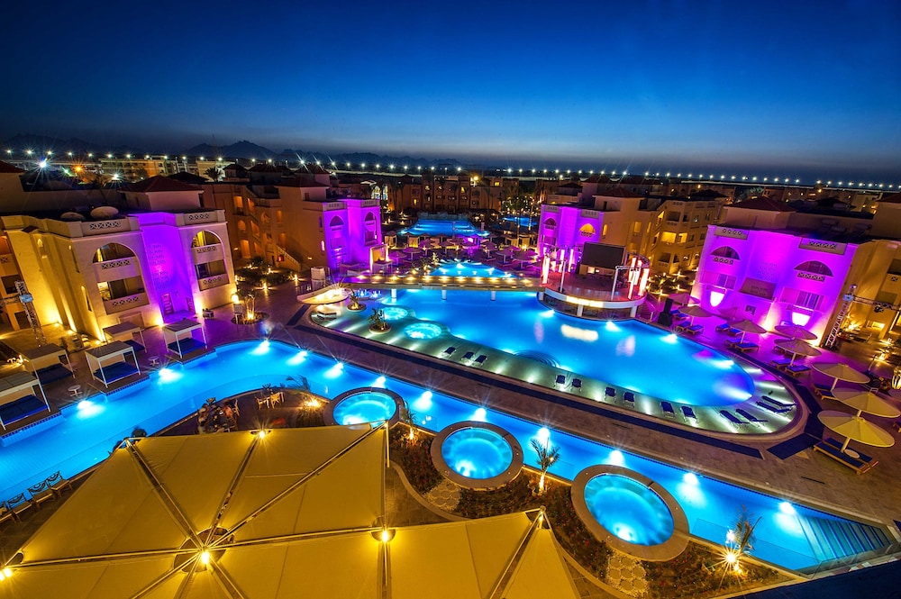 Pickalbatros Aqua Blu Resort - Hurghada — Swimming pool in Hurghada, Red Sea