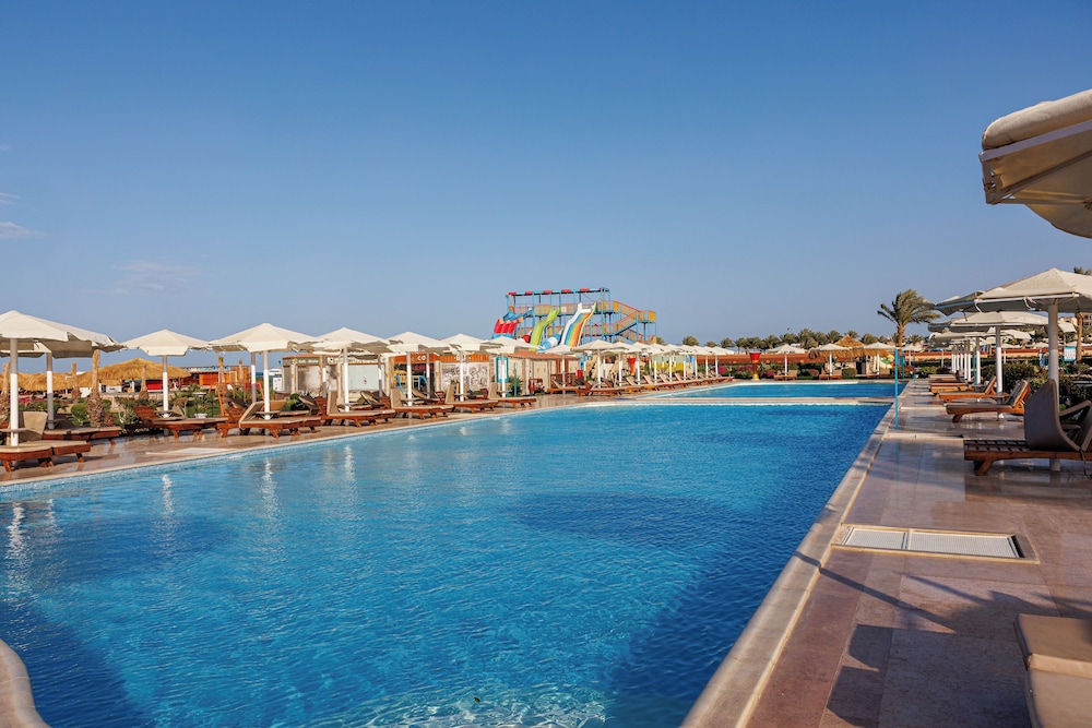 SUNRISE Alora Aqua Park Resort — Swimming pool in Hurghada, Red Sea