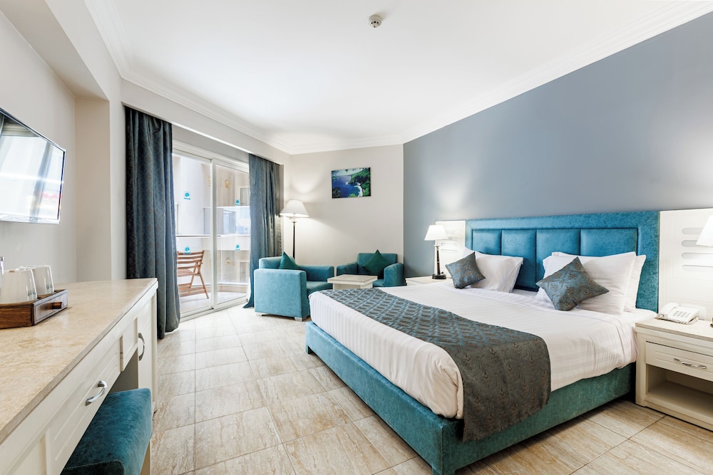 SUNRISE Alora Aqua Park Resort — Hotel rooms in Hurghada, Red Sea