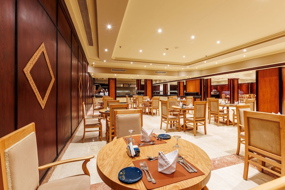 SUNRISE Alora Aqua Park Resort — Restaurant & bars in Hurghada, Red Sea