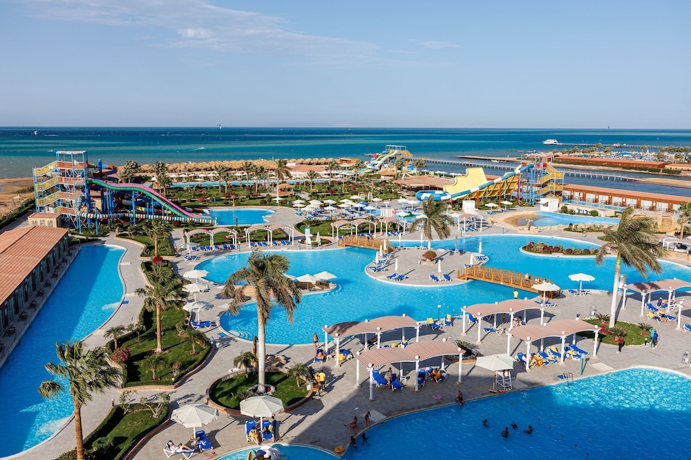 SUNRISE Alora Aqua Park Resort — Swimming pool in Hurghada, Red Sea