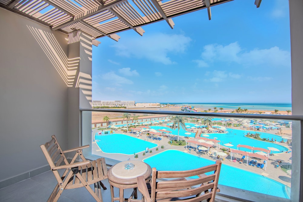 SUNRISE Alora Aqua Park Resort — Swimming pool in Hurghada, Red Sea