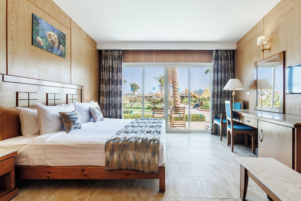 SUNRISE Alora Aqua Park Resort — Hotel rooms in Hurghada, Red Sea