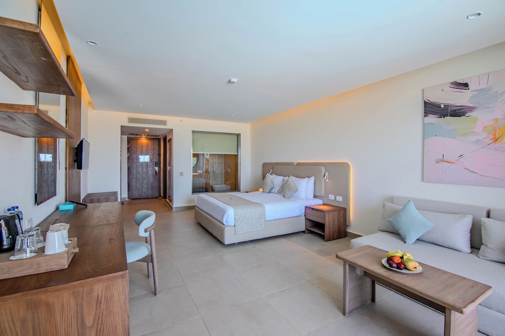 SUNRISE Alora Aqua Park Resort — Hotel rooms in Hurghada, Red Sea