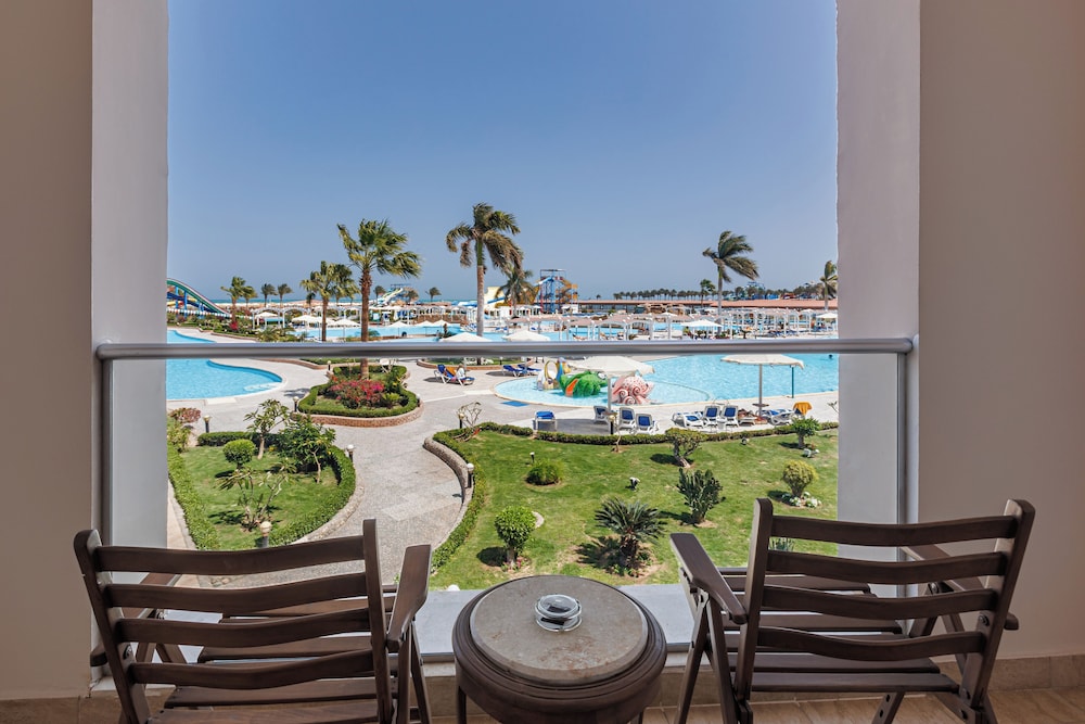 SUNRISE Alora Aqua Park Resort — Swimming pool in Hurghada, Red Sea