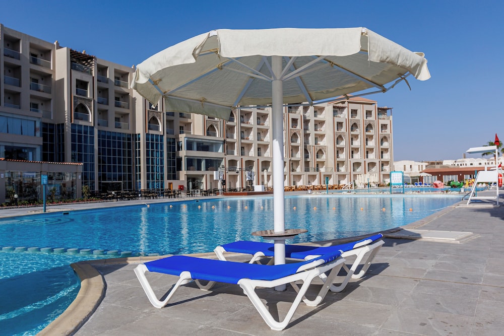 SUNRISE Alora Aqua Park Resort — Swimming pool in Hurghada, Red Sea