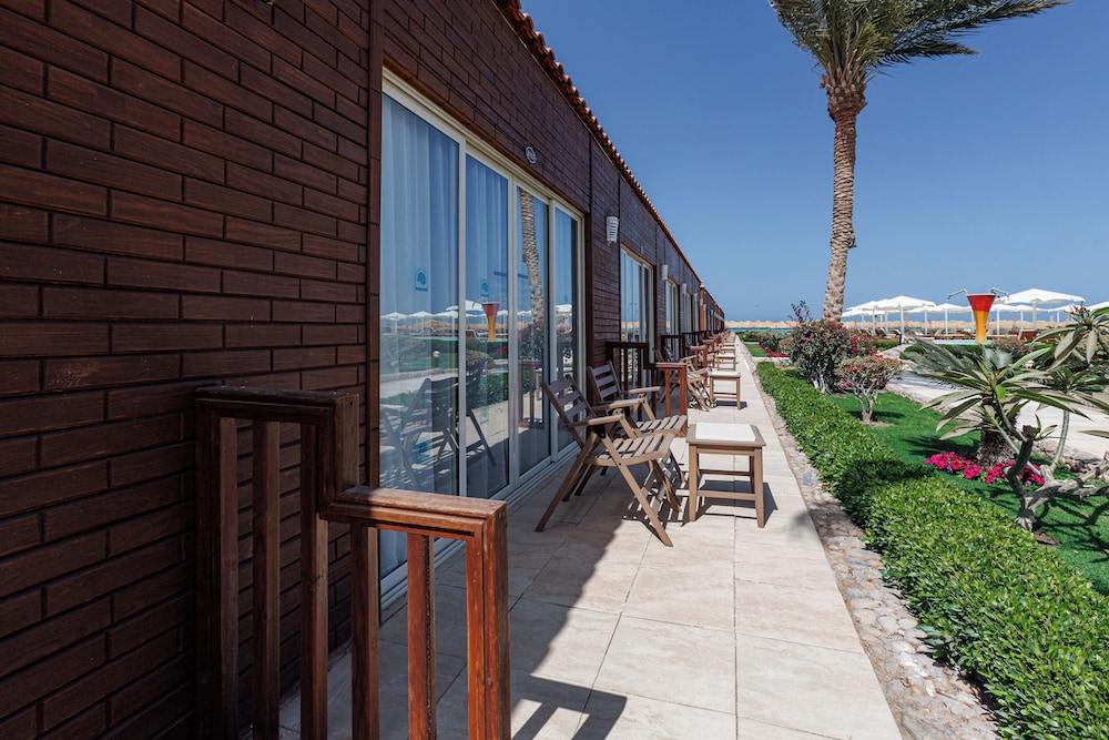 SUNRISE Alora Aqua Park Resort — Hotel building in Hurghada, Red Sea