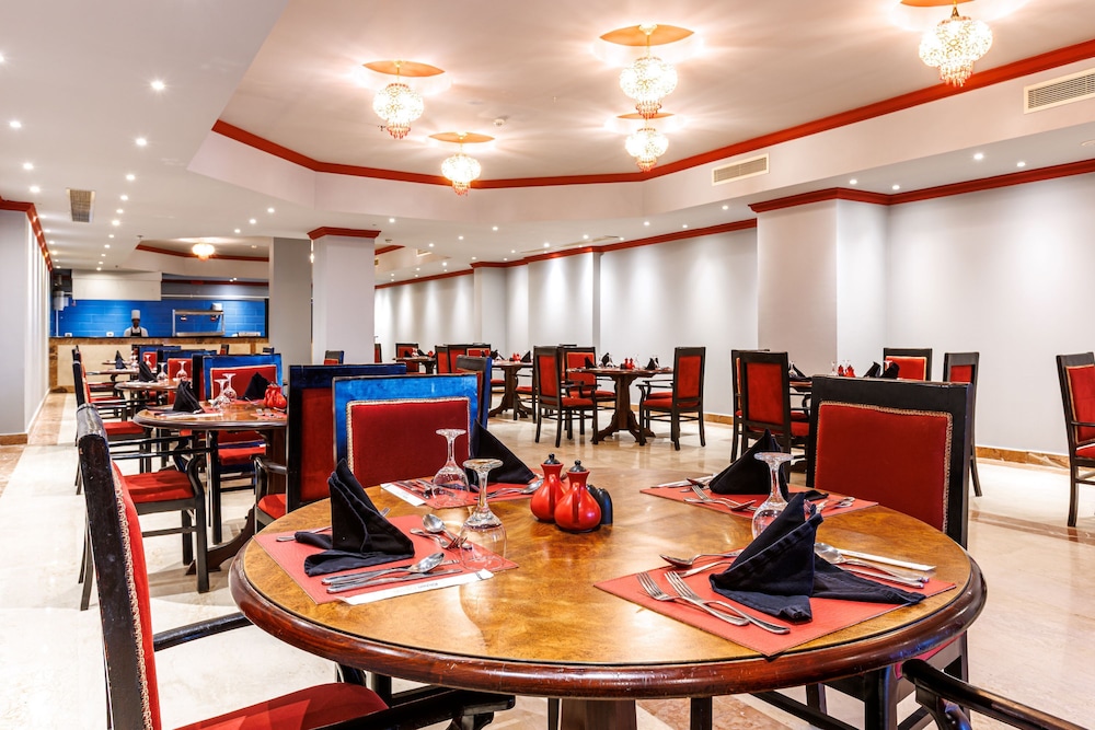 SUNRISE Alora Aqua Park Resort — Restaurant & bars in Hurghada, Red Sea
