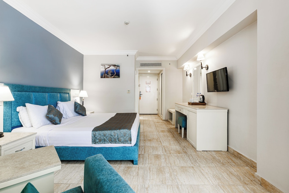 SUNRISE Alora Aqua Park Resort — Hotel rooms in Hurghada, Red Sea