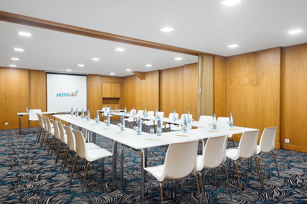 Hotel DAH - Dom Afonso Henriques — Hotel building in Lisbon, Lisboa