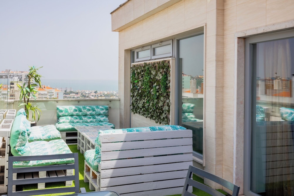 Hotel DAH - Dom Afonso Henriques — Hotel building in Lisbon, Lisboa