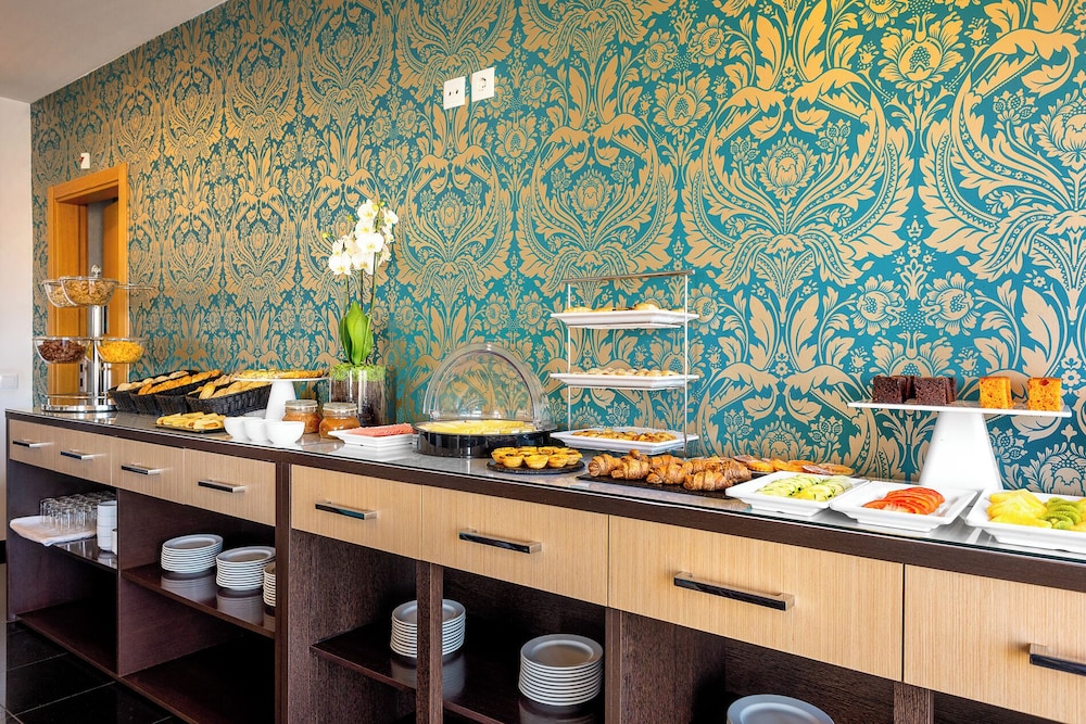 Hotel DAH - Dom Afonso Henriques — Restaurant & bars in Lisbon, Lisboa