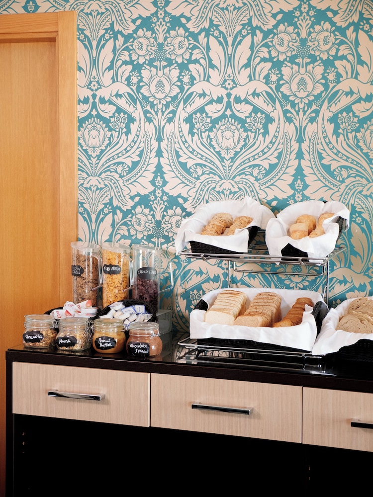 Hotel DAH - Dom Afonso Henriques — Restaurant & bars in Lisbon, Lisboa