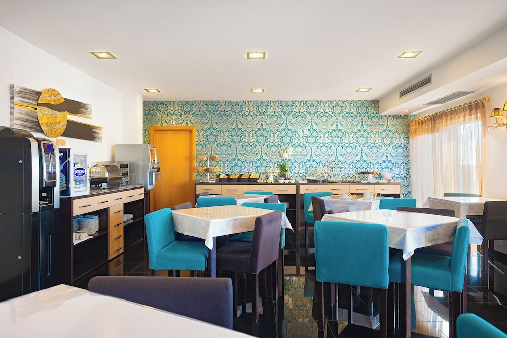 Hotel DAH - Dom Afonso Henriques — Restaurant & bars in Lisbon, Lisboa
