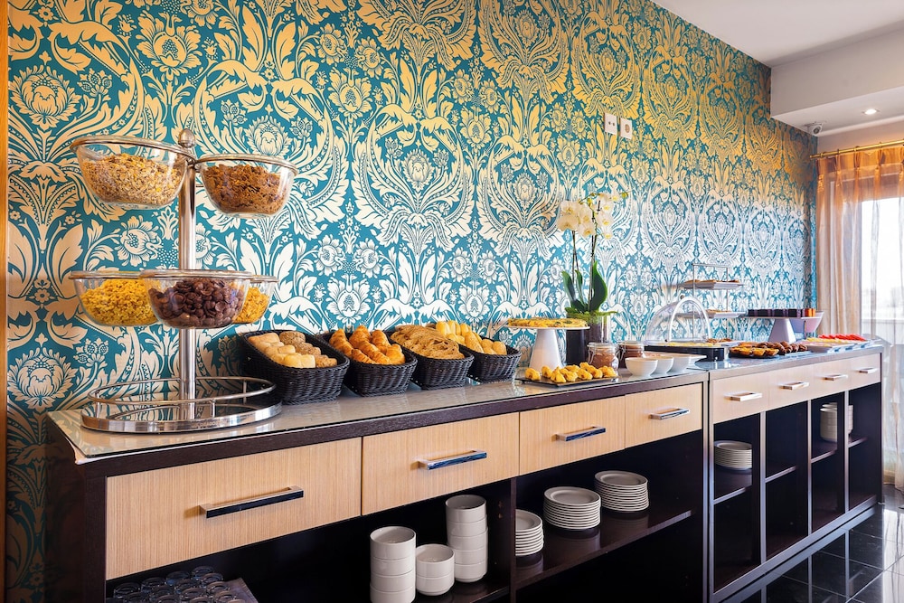 Hotel DAH - Dom Afonso Henriques — Restaurant & bars in Lisbon, Lisboa