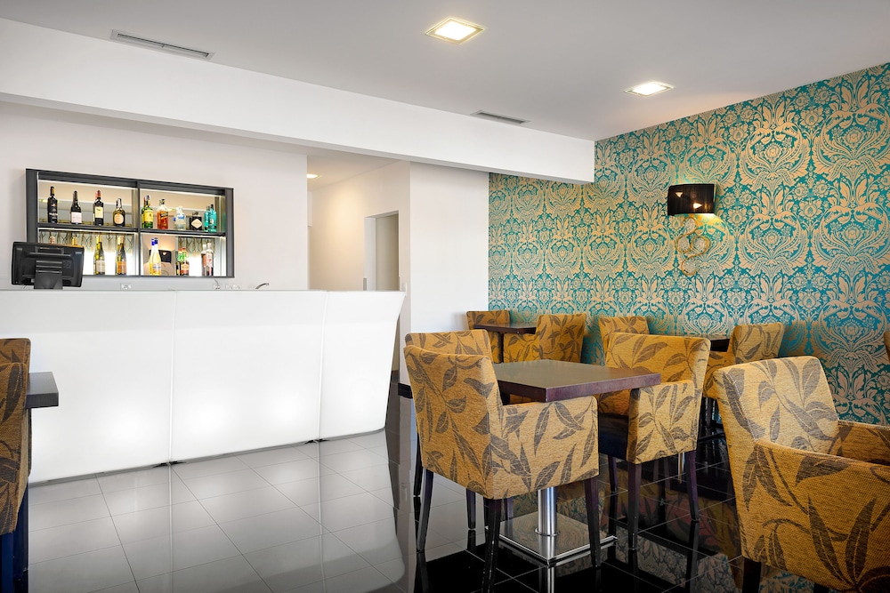 Hotel DAH - Dom Afonso Henriques — Restaurant & bars in Lisbon, Lisboa