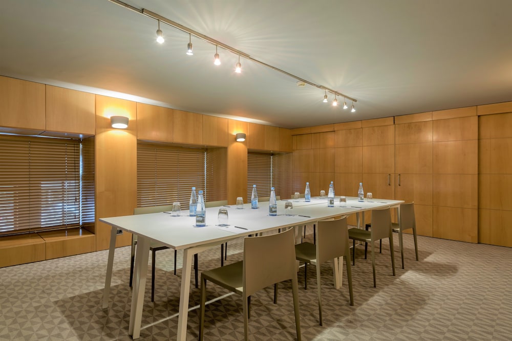 Dom Carlos Liberty Hotel — Hotel building in Lisbon, Lisboa