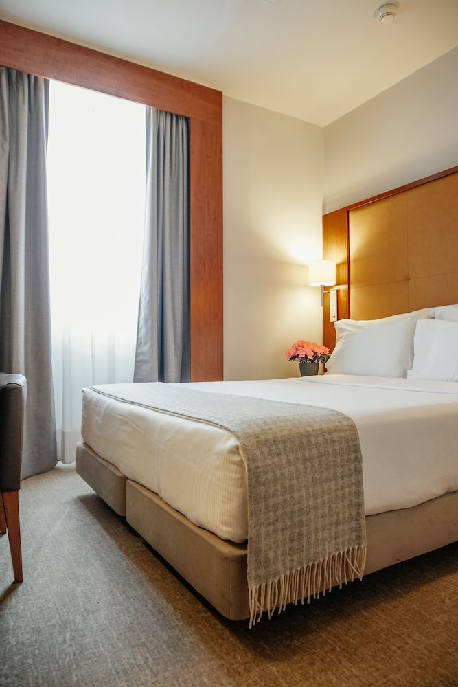 Dom Carlos Liberty Hotel — Hotel rooms in Lisbon, Lisboa