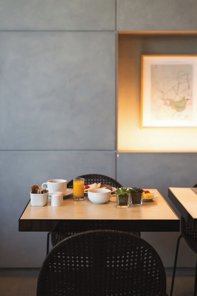 Dom Carlos Liberty Hotel — Restaurant & bars in Lisbon, Lisboa