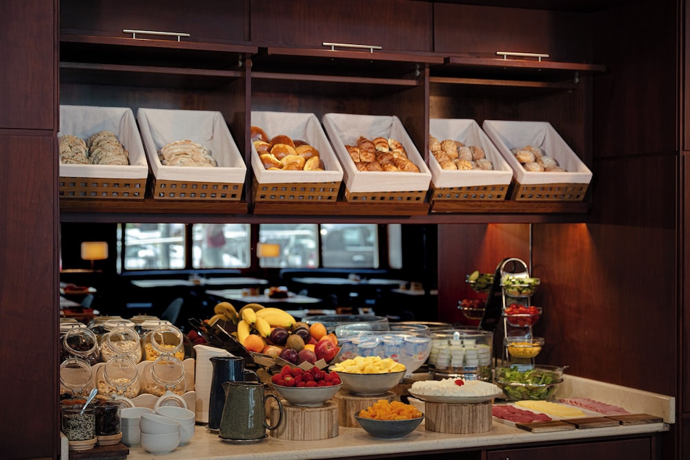 Dom Carlos Liberty Hotel — Restaurant & bars in Lisbon, Lisboa