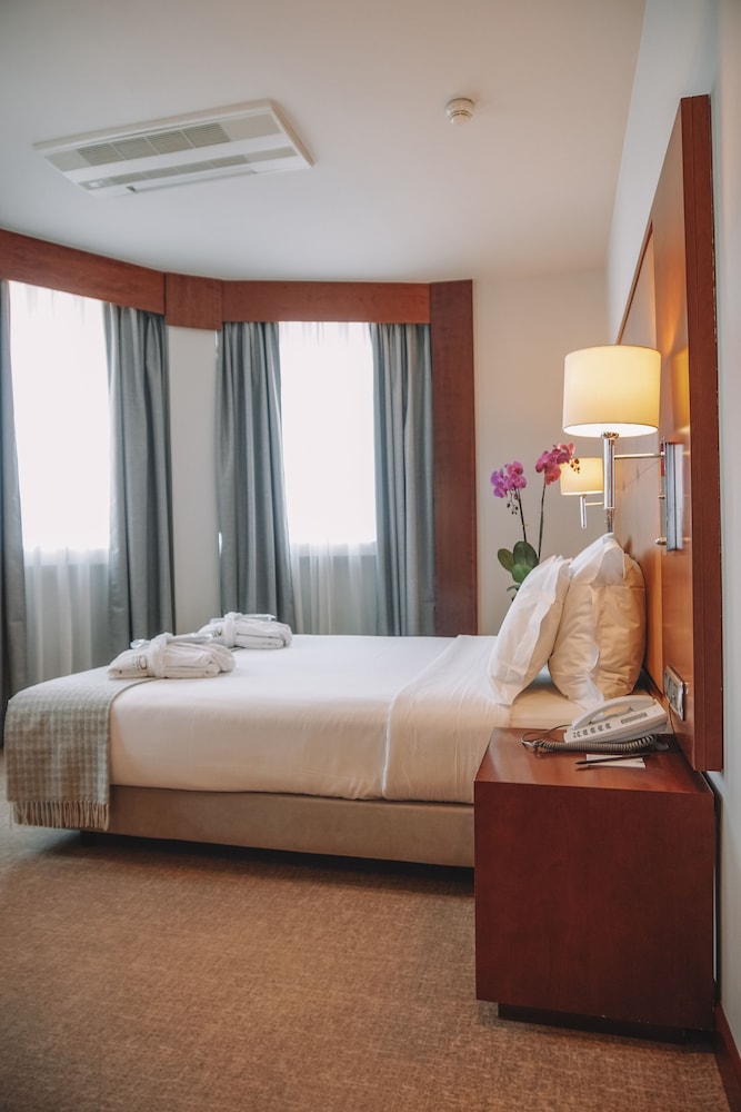 Dom Carlos Liberty Hotel — Hotel rooms in Lisbon, Lisboa