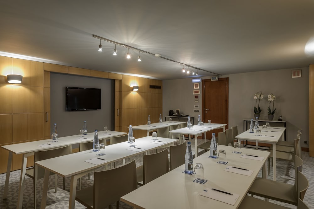 Dom Carlos Liberty Hotel — Restaurant & bars in Lisbon, Lisboa