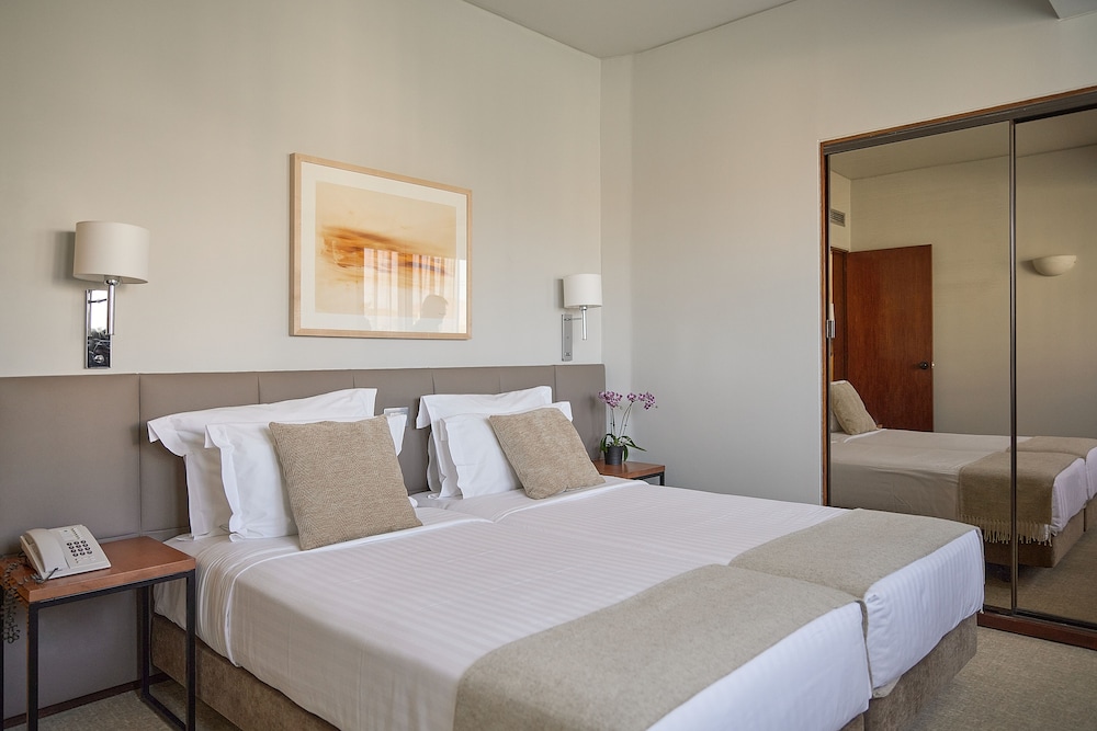 Hotel Dom Carlos Park — Hotel rooms in Lisbon, Lisboa