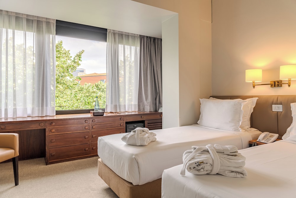 Hotel Dom Carlos Park — Hotel rooms in Lisbon, Lisboa