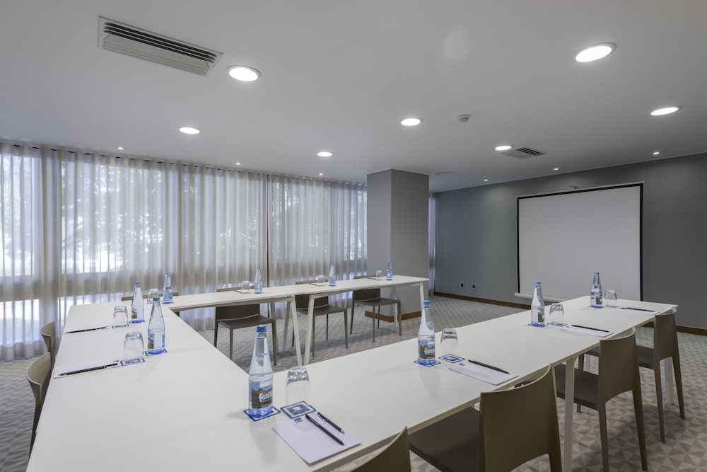 Hotel Dom Carlos Park — Hotel building in Lisbon, Lisboa