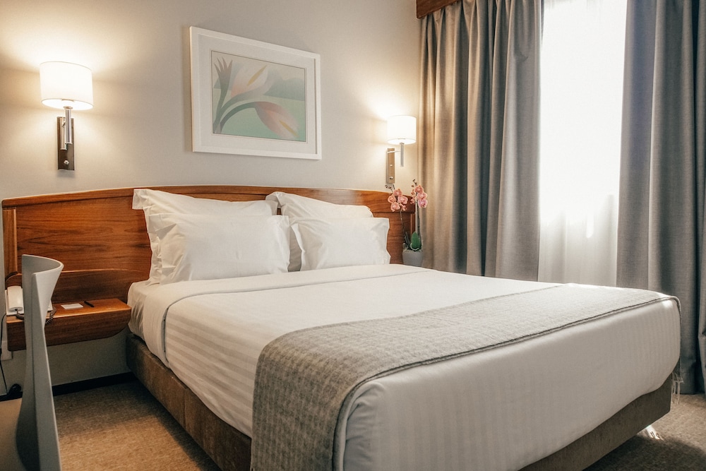 Hotel Dom Carlos Park — Hotel rooms in Lisbon, Lisboa