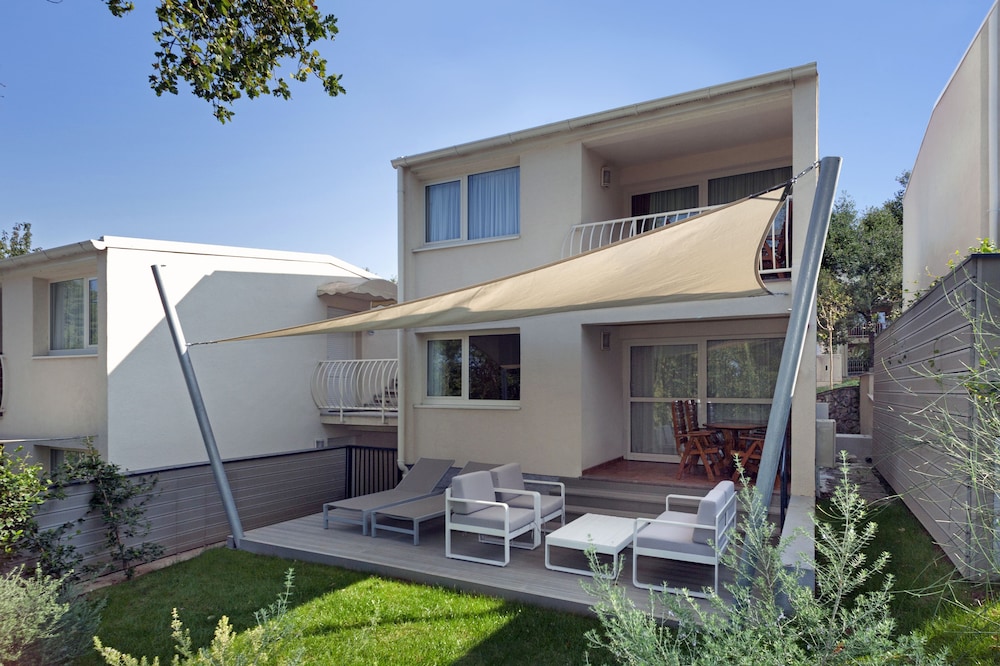 Apartments Bellevue Plava Laguna — Hotel building in Poreč, Istria