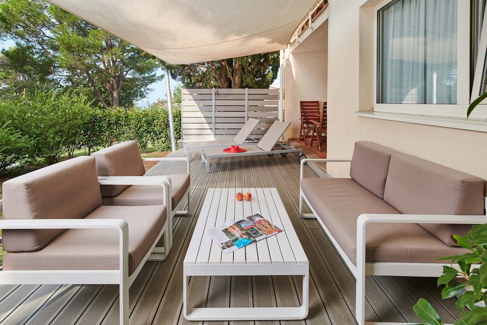 Apartments Bellevue Plava Laguna — Hotel building in Poreč, Istria