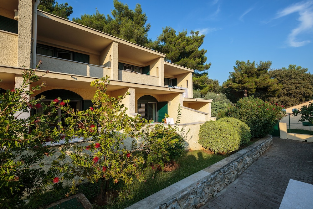 Apartments Bellevue Plava Laguna — Hotel building in Poreč, Istria
