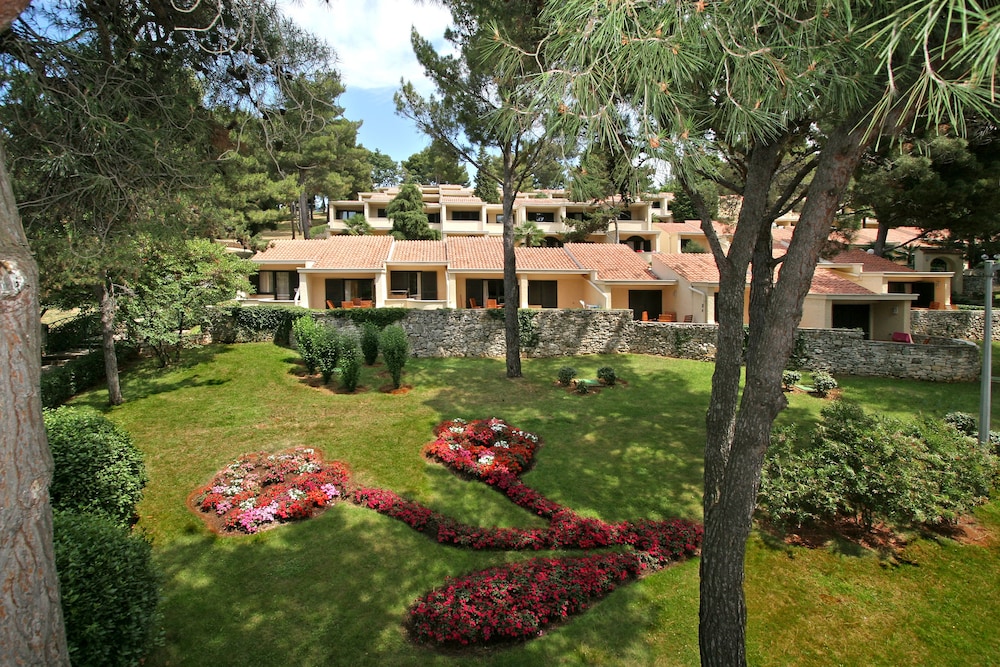 Apartments Bellevue Plava Laguna — Hotel building in Poreč, Istria