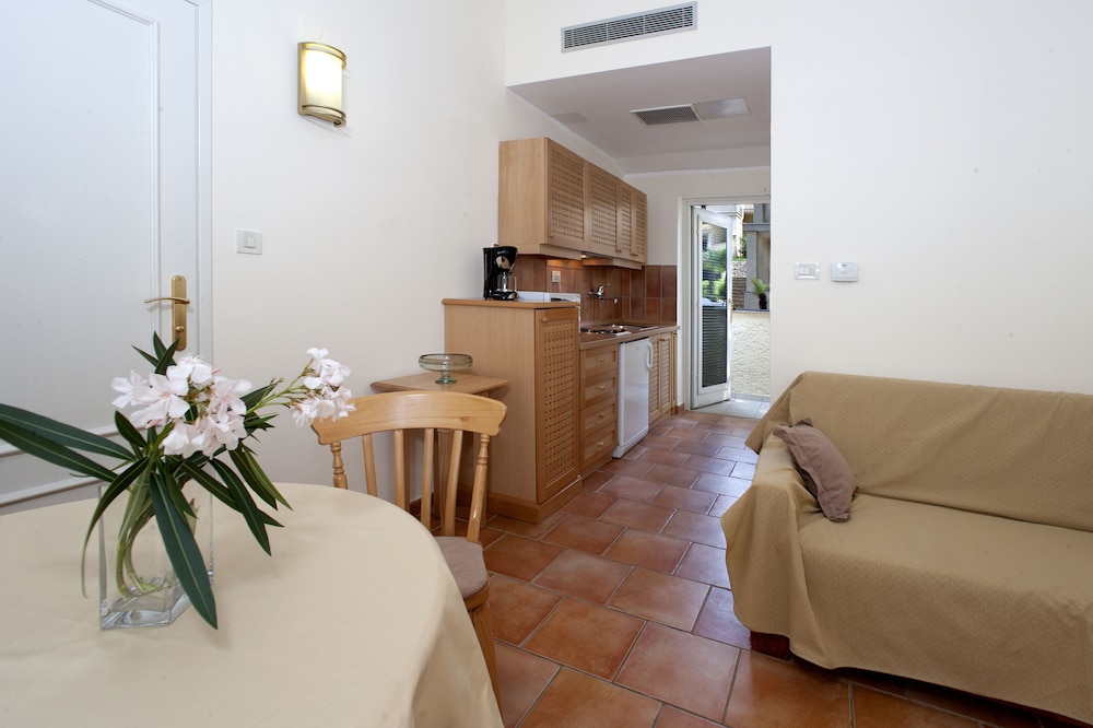 Apartments Bellevue Plava Laguna — Hotel rooms in Poreč, Istria