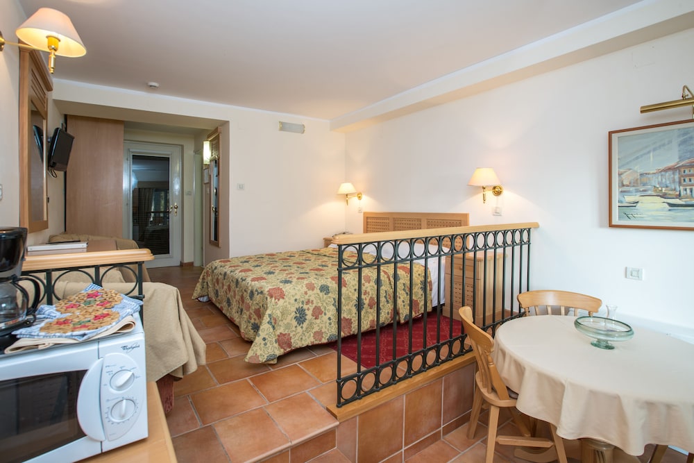 Apartments Bellevue Plava Laguna — Hotel rooms in Poreč, Istria
